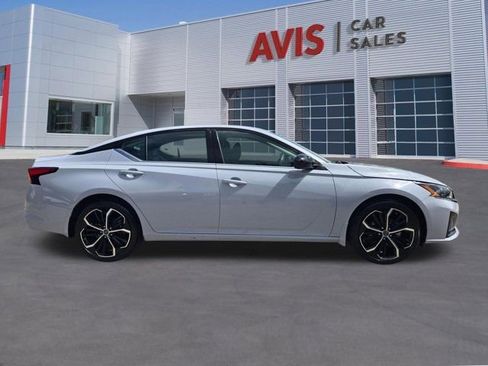 Used 2025 Nissan Altima 2.5 SR w/ SR Premium Package AWD/4WD image 5