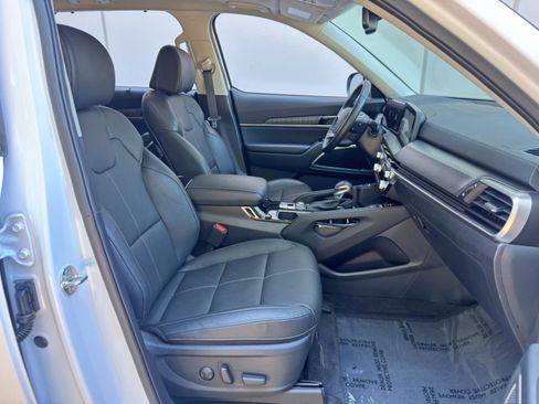 Used 2025 Kia Telluride EX w/ EX Captain's Chair Package AWD/4WD image 16
