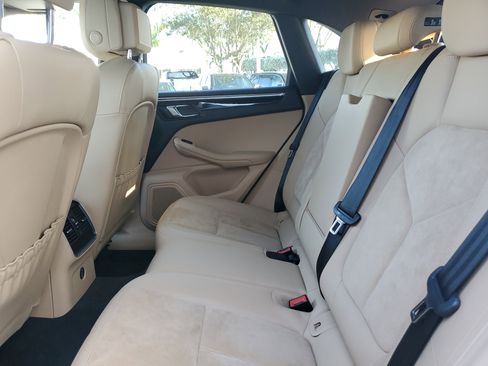 Used 2018 Porsche Macan image 14