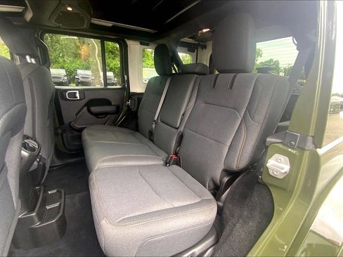 Used 2024 Jeep Wrangler Unlimited w/ Convenience Group AWD/4WD image 19