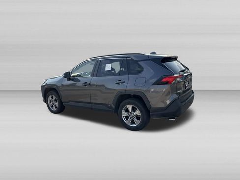 Used 2025 Toyota RAV4 XLE AWD/4WD image 9