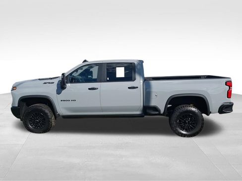 Used 2025 Chevrolet Silverado 2500 ZR2 w/ Technology Package AWD/4WD image 5