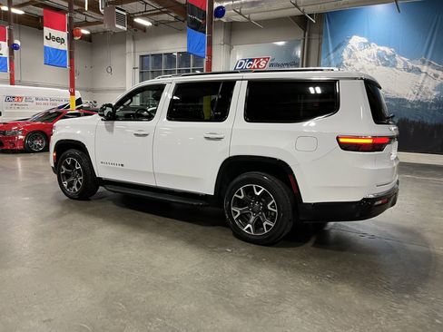 Certified 2024 Jeep Wagoneer Series III image 3