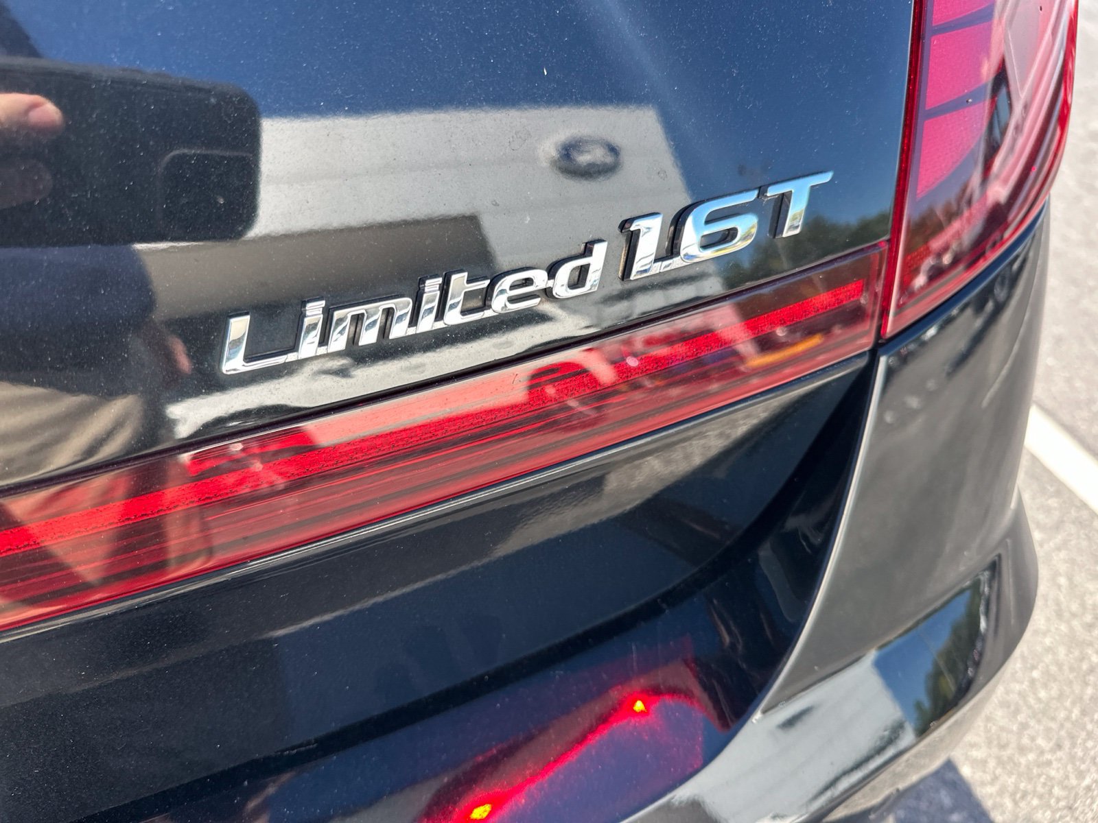 Used 2022 Hyundai Sonata Limited w/ Cargo Package FWD image 3
