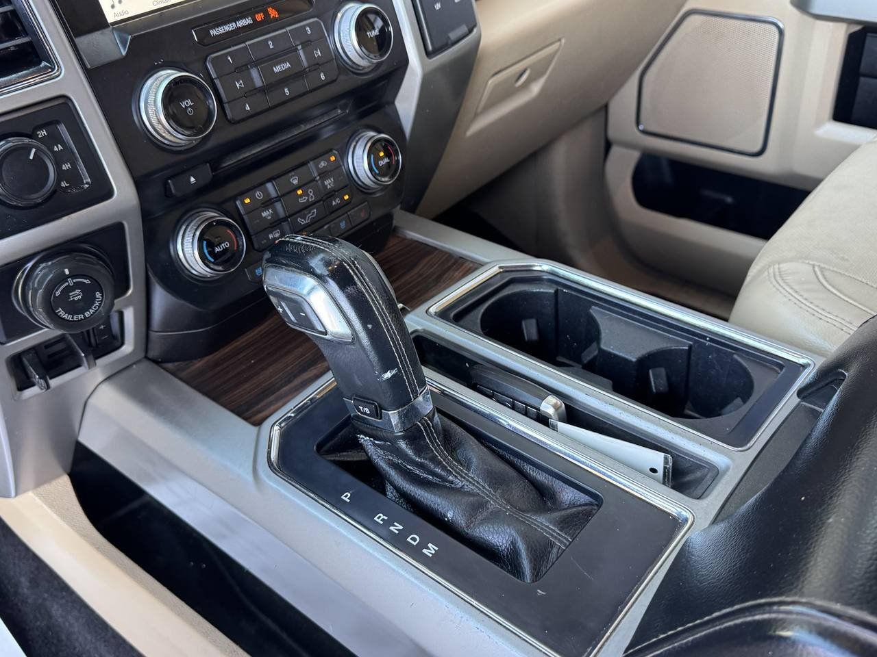 Used 2017 Ford F150 Lariat w/ Equipment Group 502A Luxury AWD/4WD image 25