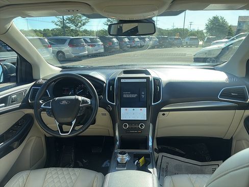 Used 2023 Ford Edge Titanium AWD/4WD image 14