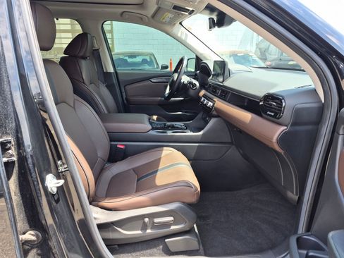 Used 2025 Honda Pilot Elite image 32