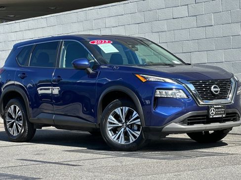 Used 2023 Nissan Rogue SV image 2
