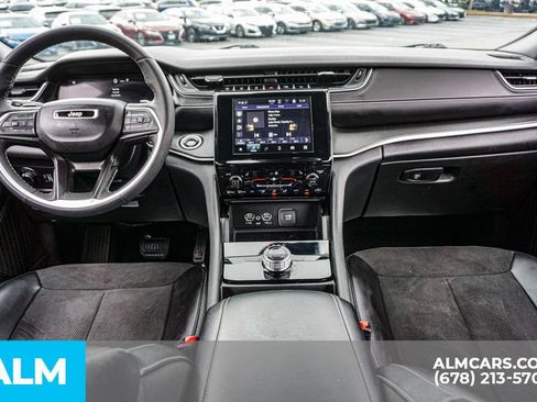 Used 2025 Jeep Grand Cherokee Altitude AWD/4WD image 24