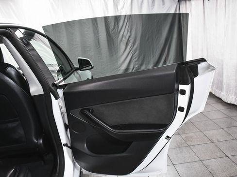 Used 2022 Tesla Model Y Long Range image 16