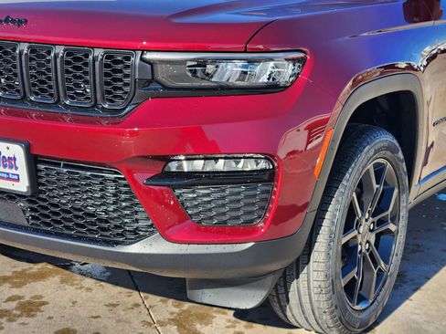 New 2025 Jeep Grand Cherokee Limited image 9