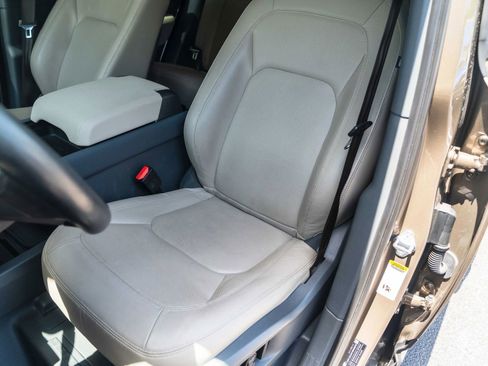 Used 2023 Land Rover Defender 110 S image 40