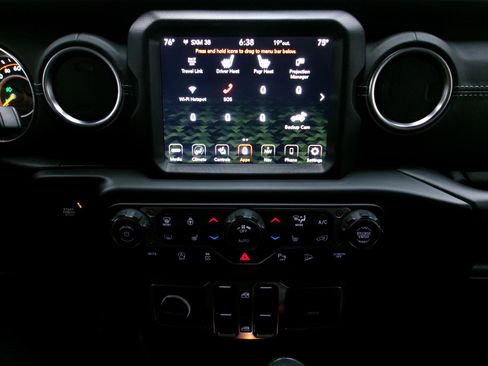 Used 2020 Jeep Wrangler Unlimited Sahara image 11