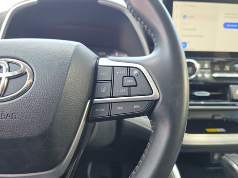 Used 2023 Toyota Highlander XLE FWD image 30