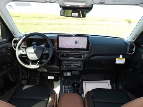 Used 2025 Ford Bronco Sport Outer Banks w/ Outer Banks Tech Package+ image 11