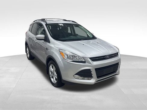 Used 2016 Ford Escape SE image 3