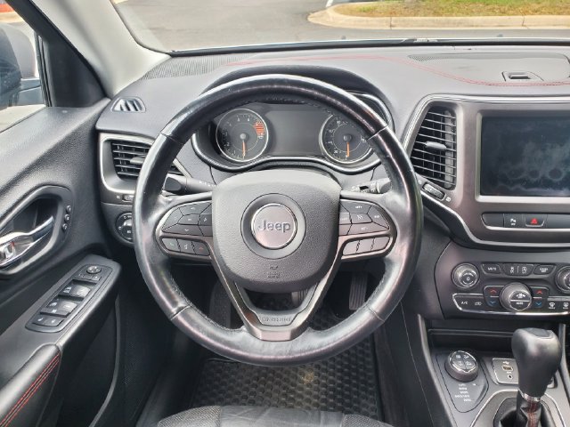 Used 2019 Jeep Cherokee Trailhawk AWD/4WD image 14