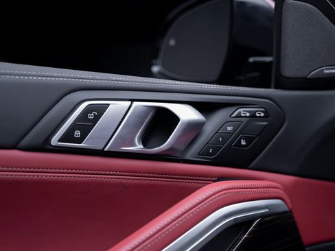 Used 2025 BMW X6 xDrive40i w/ Executive Package image 56