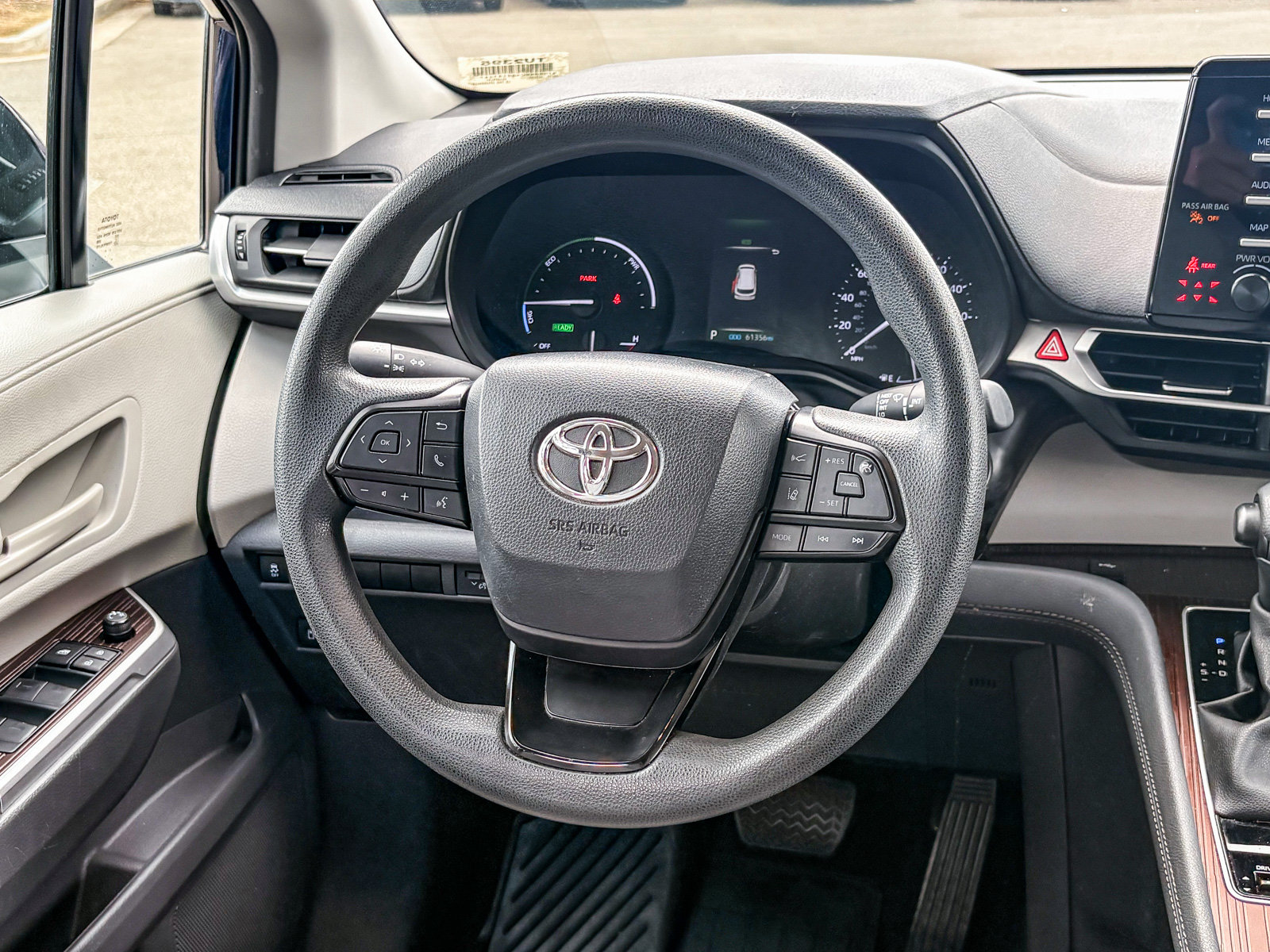 Used 2024 Toyota Sienna LE FWD image 15