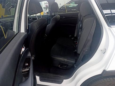 Used 2020 Kia Sorento LX image 13