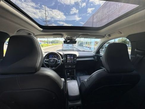 Used 2025 Volvo XC40 B5 Core AWD/4WD image 18