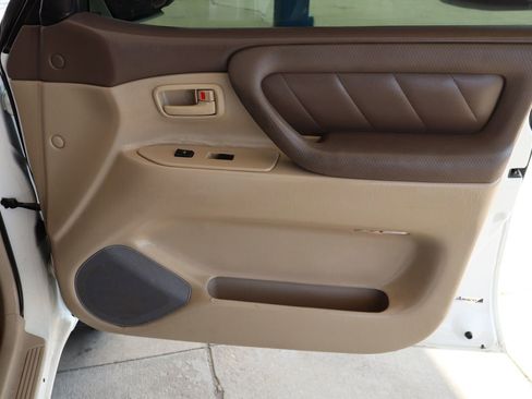 Used 2000 Toyota Land Cruiser image 25