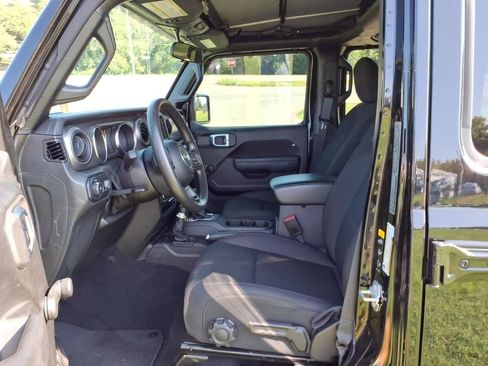 Used 2023 Jeep Wrangler Unlimited Sport AWD/4WD image 4