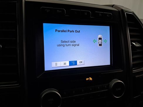 Used 2018 Ford Expedition Platinum image 18