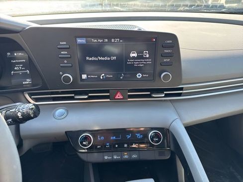 Used 2022 Hyundai Elantra SEL FWD image 20