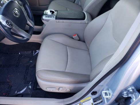 Used 2016 Toyota Prius V image 14