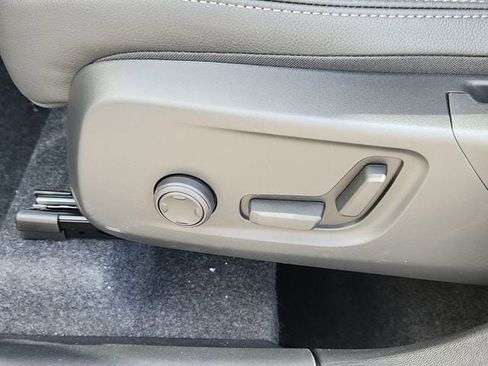 New 2025 Volvo XC40 B5 Core w/ Climate Package image 8