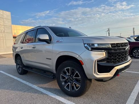 Used 2023 Chevrolet Tahoe Z71 w/ Luxury Package AWD/4WD image 3