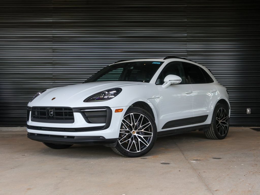 Certified 2026 Porsche Macan AWD/4WD image 1