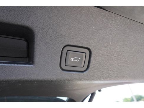 Used 2024 Chevrolet Traverse LT FWD image 35