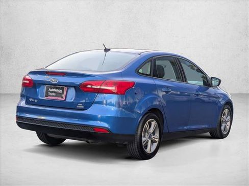 Used 2018 Ford Focus SE w/ SE Appearance Package image 5