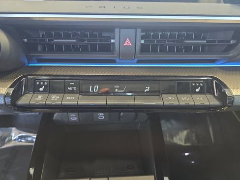 Used 2024 Toyota Prius XLE FWD image 22