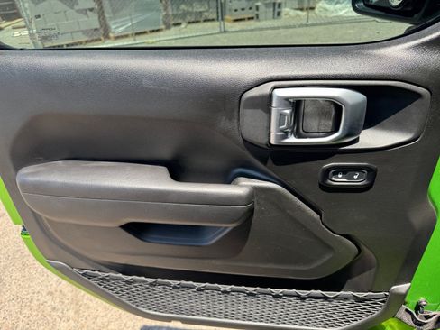 Used 2025 Jeep Wrangler Sport AWD/4WD image 15