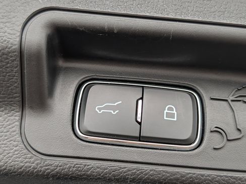 Used 2023 Ford Explorer XLT w/ Equipment Group 202A image 33