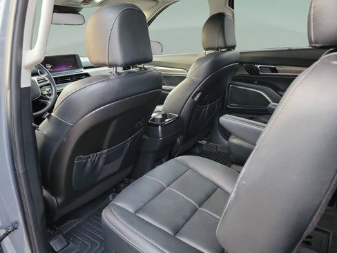 Certified 2022 Kia Telluride SX w/ Nightfall Edition Package AWD/4WD image 6