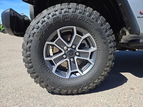 Used 2023 Jeep Gladiator Rubicon w/ LED Lighting Group AWD/4WD image 10