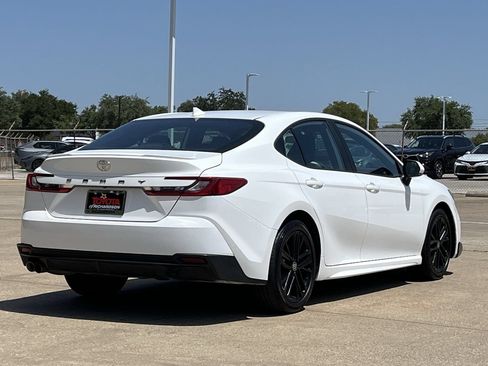 Used 2025 Toyota Camry SE FWD image 4