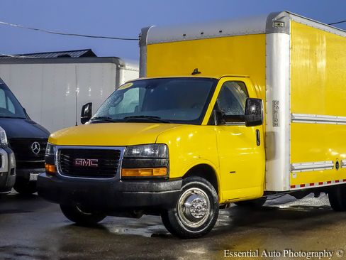 Used 2019 GMC Savana 3500 Extended w/ Driver Convenience Package image 2