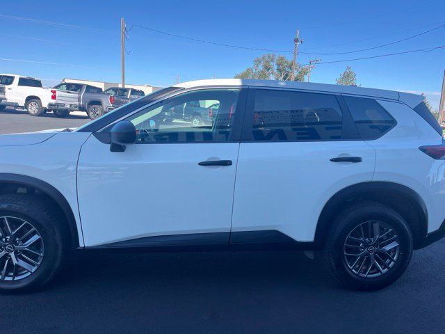 Used 2023 Nissan Rogue S AWD/4WD image 5