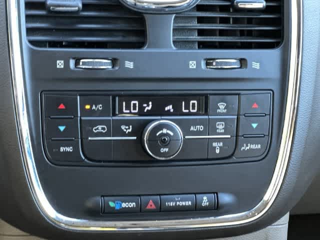 Used 2014 Chrysler Town & Country Touring-L FWD image 11