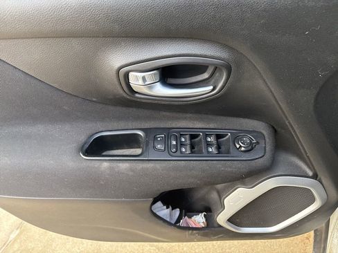 Used 2019 Jeep Renegade Sport w/ Sport Appearance Group image 8