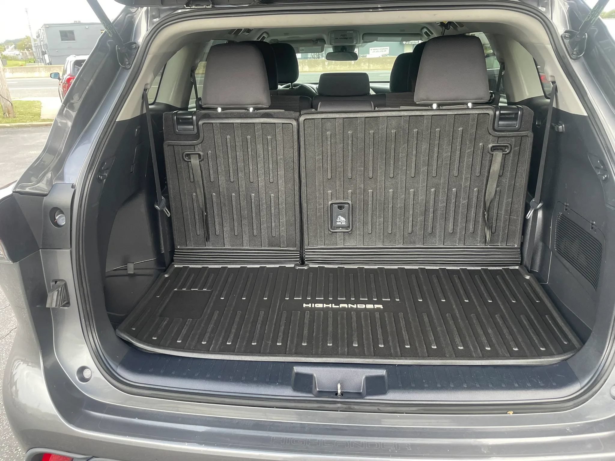 Used 2023 Toyota Highlander L FWD image 22