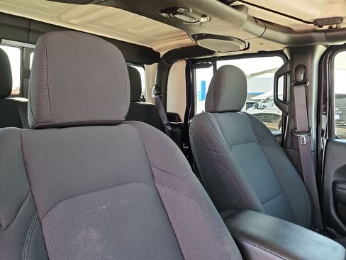 Used 2022 Jeep Gladiator Sport AWD/4WD image 18