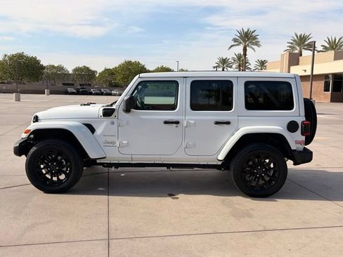 Used 2024 Jeep Wrangler Unlimited Sahara w/ Technology Group AWD/4WD image 11