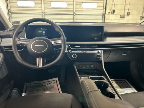 Used 2025 Hyundai Sonata SEL FWD image 4