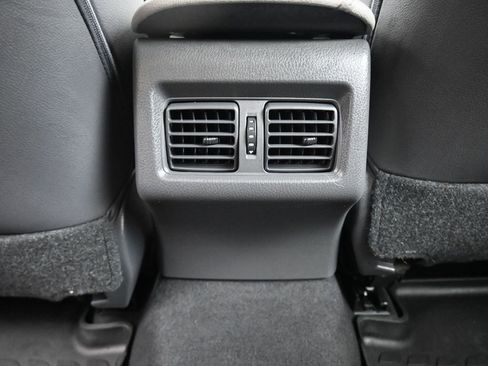 Used 2019 Toyota Camry XLE image 33